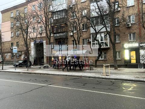 комерційна за адресою Ольжича вул., 4