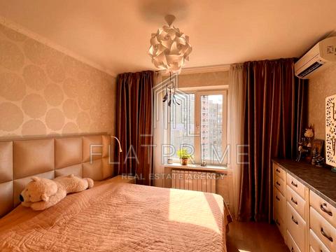 квартира за адресою Анни Ахматової вул., 8