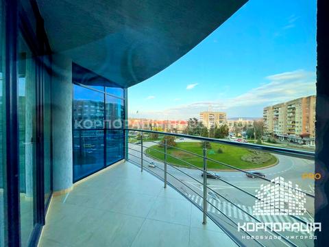 комерційна за адресою Богдана Хмельницького пл., 2В