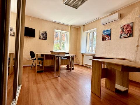 комерційна за адресою Монастирська вул. (Володарського), 43