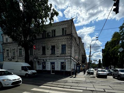 комерційна за адресою Межигірська вул., 13