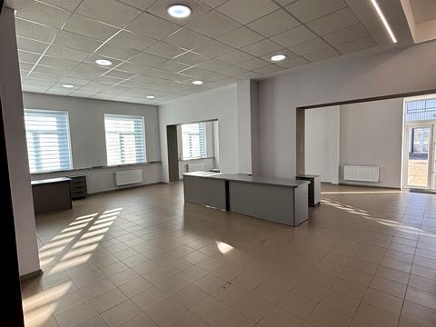 коммерческая по адресу Київська ул., 33