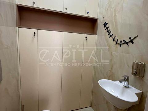 комерційна за адресою Володимирська вул., 86а