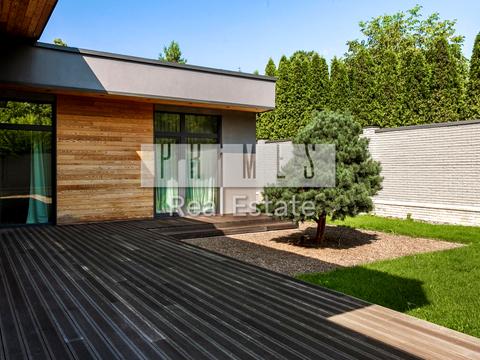 будинок за адресою Вишнева вул.