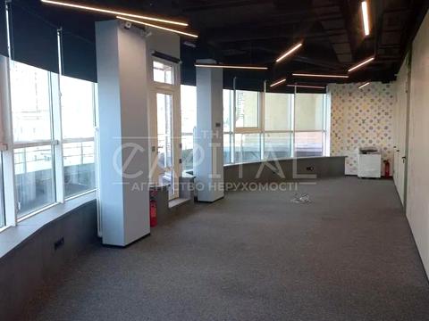 комерційна за адресою Жилянська вул., 118