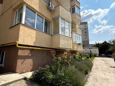 комерційна за адресою Лисеницька вул., 2а