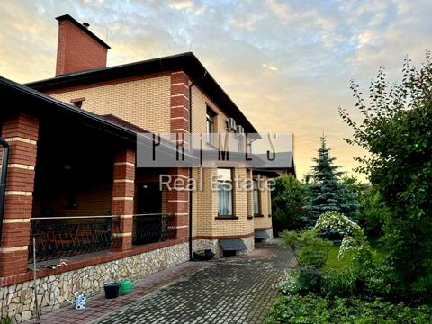 будинок за адресою Василя Сухомлинського вул.