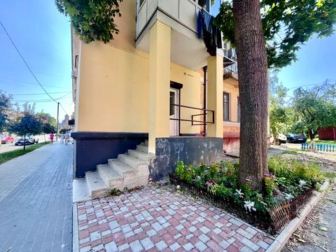 комерційна за адресою П'ятницька вул., 12