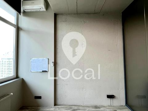 комерційна за адресою Дніпровська набережна вул., 14