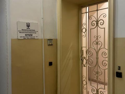 комерційна за адресою Шовковична вул., 16