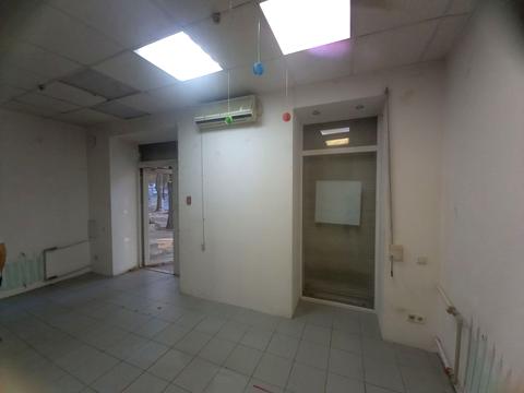 комерційна за адресою Незалежності вул. (Титова), 8
