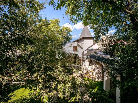 будинок за адресою вул. Редутна