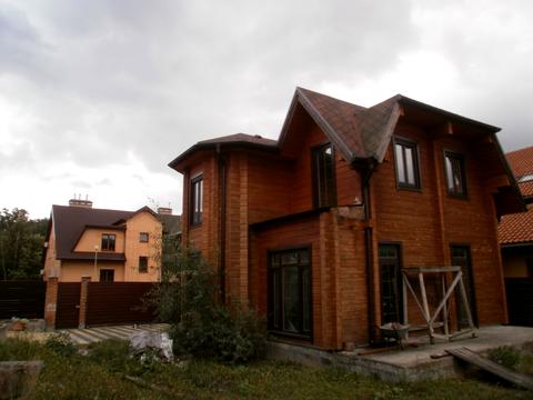 будинок за адресою Метрологічна вул., 10