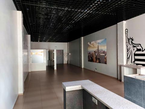 комерційна за адресою Костянтинівська вул., 71