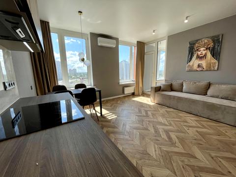 квартира за адресою Дніпровська набережна вул., 18