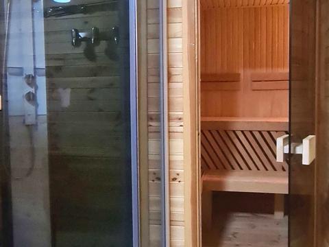 будинок за адресою Центральна, 16