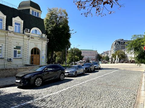 коммерческая по адресу Трёхсвятительская ул., 13