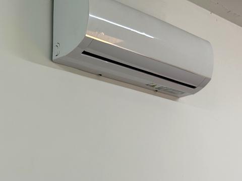 комерційна за адресою Зарічанська вул., 13
