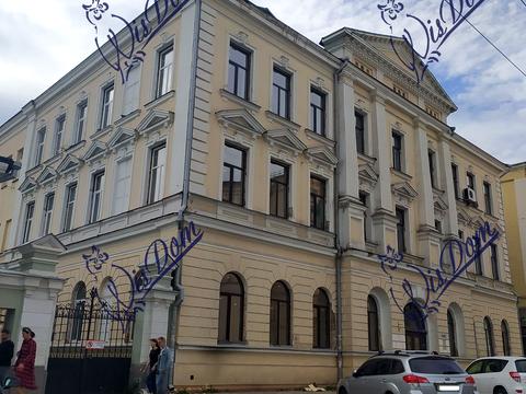 комерційна за адресою Університетська вул., 4