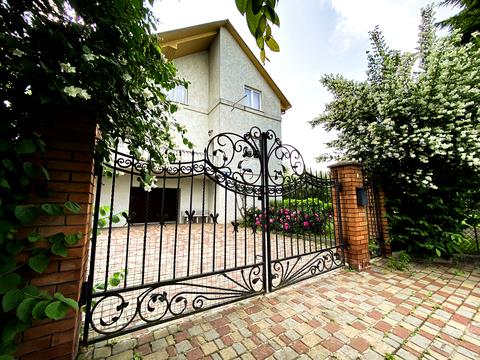 будинок за адресою Набережна вул., 23