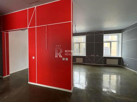 комерційна за адресою Лаврська вул. (Січневого Повстання), 16