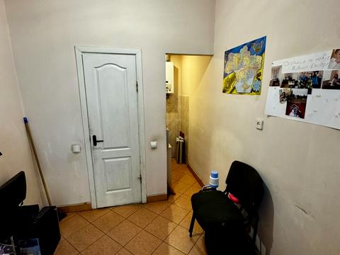 комерційна за адресою Листопадового Чину вул. (), 3