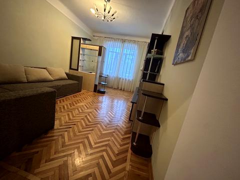 квартира за адресою Небесної сотні, 12