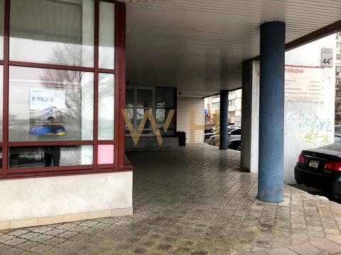 комерційна за адресою Ревуцького вул., 44-А