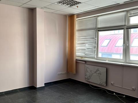 комерційна за адресою Дніпровська набережна вул., 25а