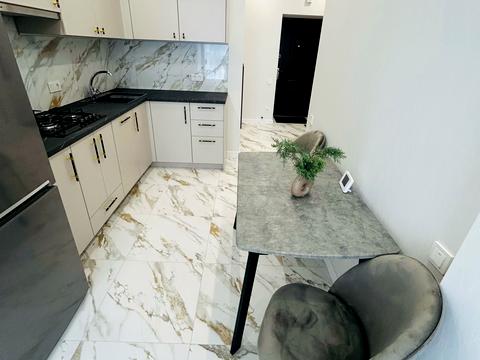 квартира за адресою Яблунева вул., (вул. Радісна, 4)