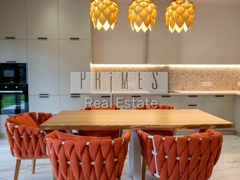 будинок за адресою Набережна вул.