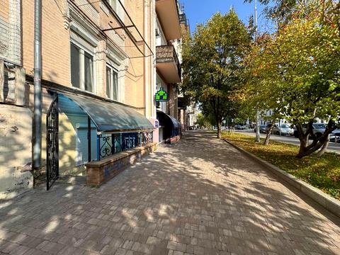 коммерческая по адресу Ивана Франко ул., 42