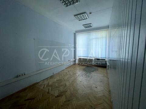 комерційна за адресою Солом'янська пл., 3