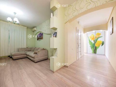 квартира за адресою Конституції пл., 2/2