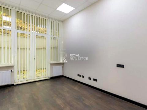 комерційна за адресою Івана Франка вул., 1