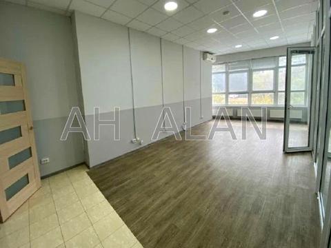 комерційна за адресою Кловський узвіз, 7a