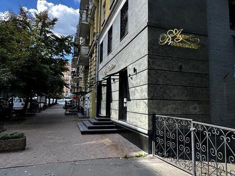 комерційна за адресою Заньковецької вул., 10