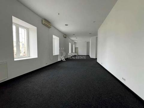 коммерческая по адресу Музейний пер., 4