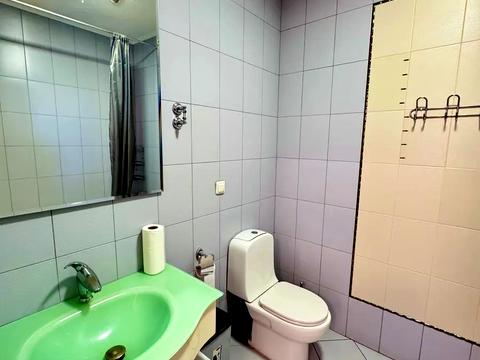 комерційна за адресою Трьохсвятительська вул., 13