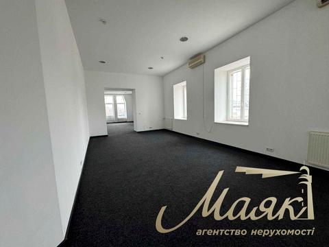 комерційна за адресою Музейний пров., 4