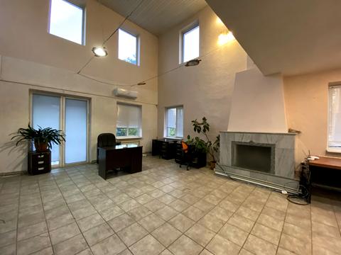 комерційна за адресою Філософська, 3