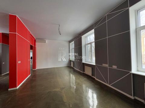 комерційна за адресою Лаврська вул. (Січневого Повстання), 16