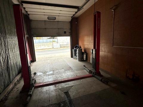 комерційна за адресою Універсальна вул., 6