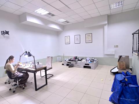 комерційна за адресою Володимира Івасюка просп. (Героїв Сталінграду), 8
