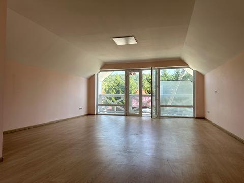 комерційна за адресою Центральна, 75А