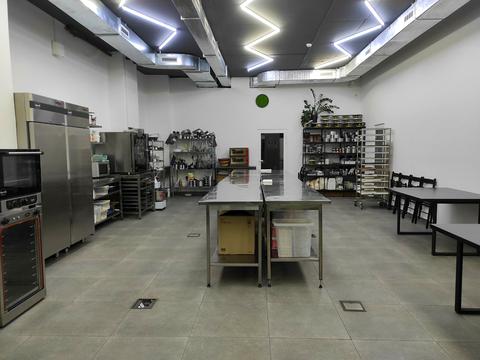 комерційна за адресою Чорновола, 16 