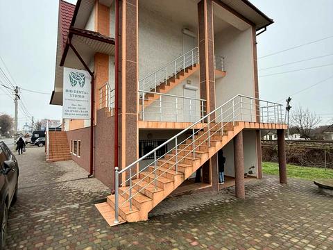 комерційна за адресою Центральна, 48