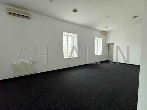 коммерческая по адресу Музейний пер., 4