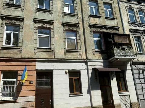 комерційна за адресою Джерельна вул., 10