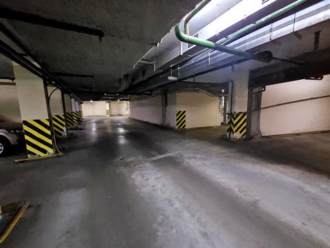 паркомісце за адресою Срібнокільська вул., 1